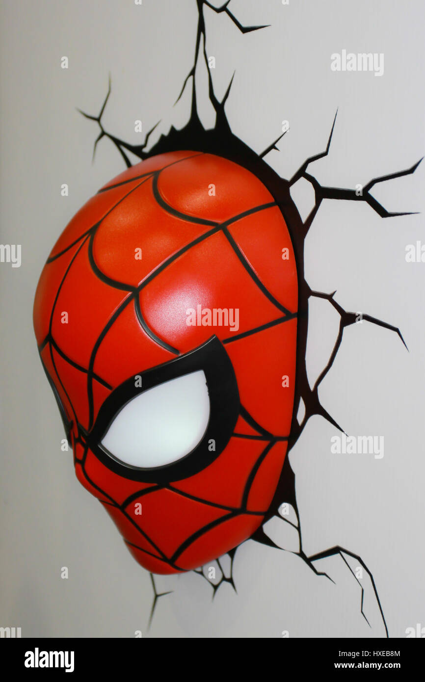 BANGKOK - MAI. 11: ein Spiderman Maske Modell in Thailand Comic Con 2014 am 11. Mai 2014 im Siam Paragon, Bangkok, Thailand. Stockfoto