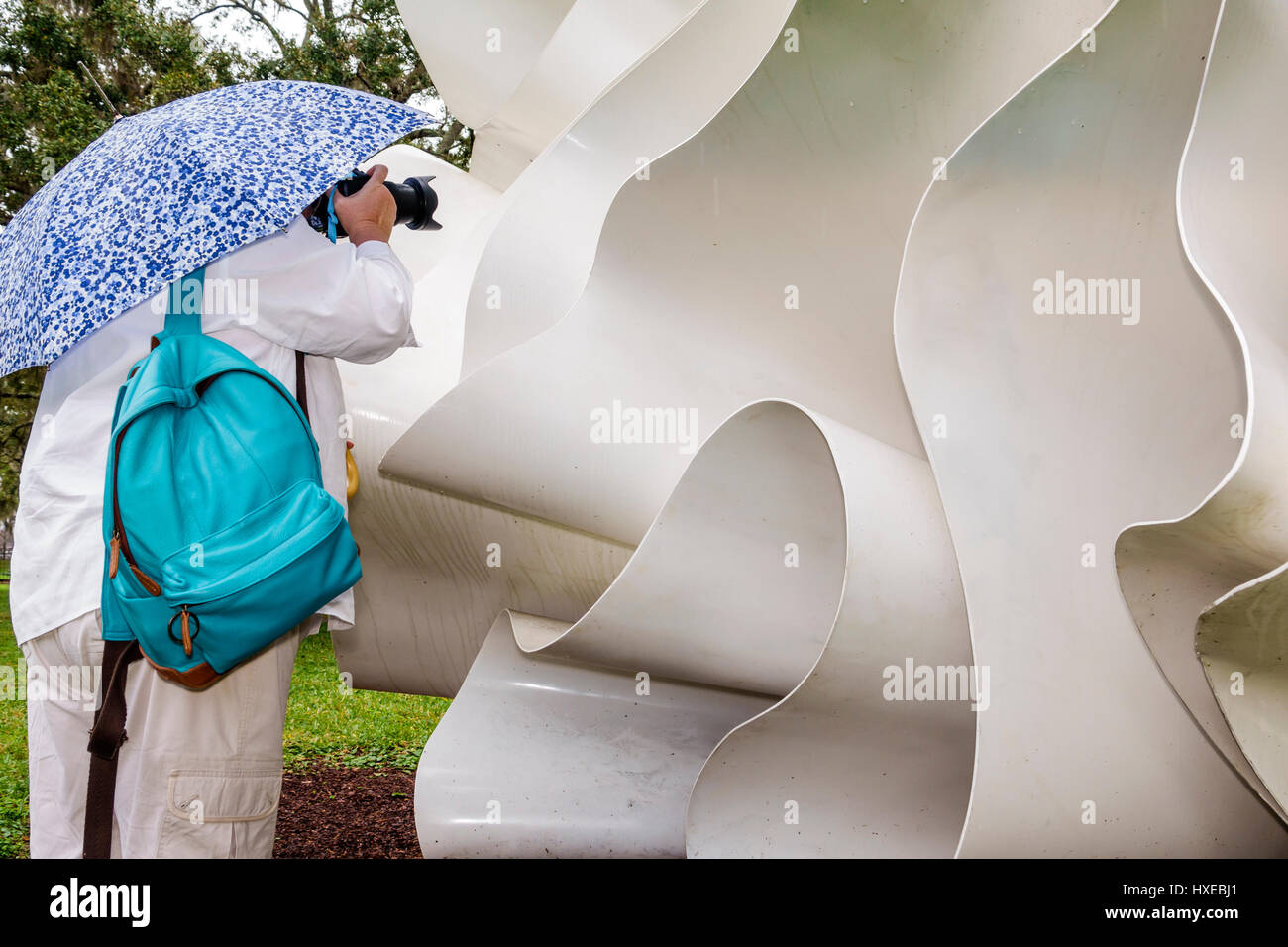 Orlando Florida, Mennello Museum of American Art, Kunstwerke, Museum, Marilyn Mennello Sculpture Garden, Alice Aycock, Waltzing Matilda, Erwachsene Erwachsene Frau Stockfoto