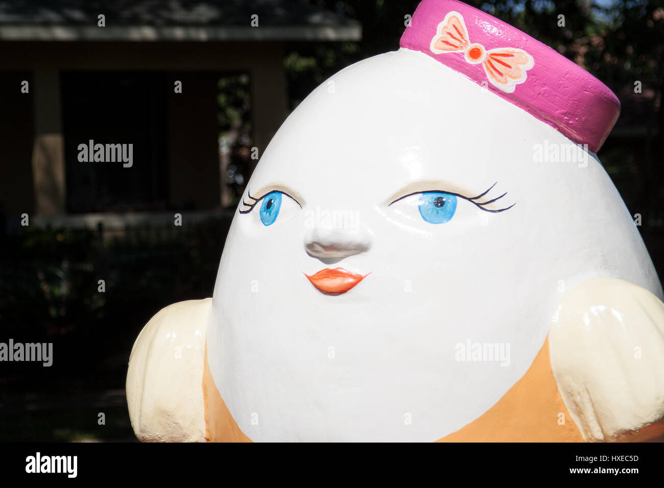März 2017, Houston, Texas: Kunstwerk "Humpty Dumpty" von Yuliya Lanina am Heights Boulevard in Houston, Texas Stockfoto