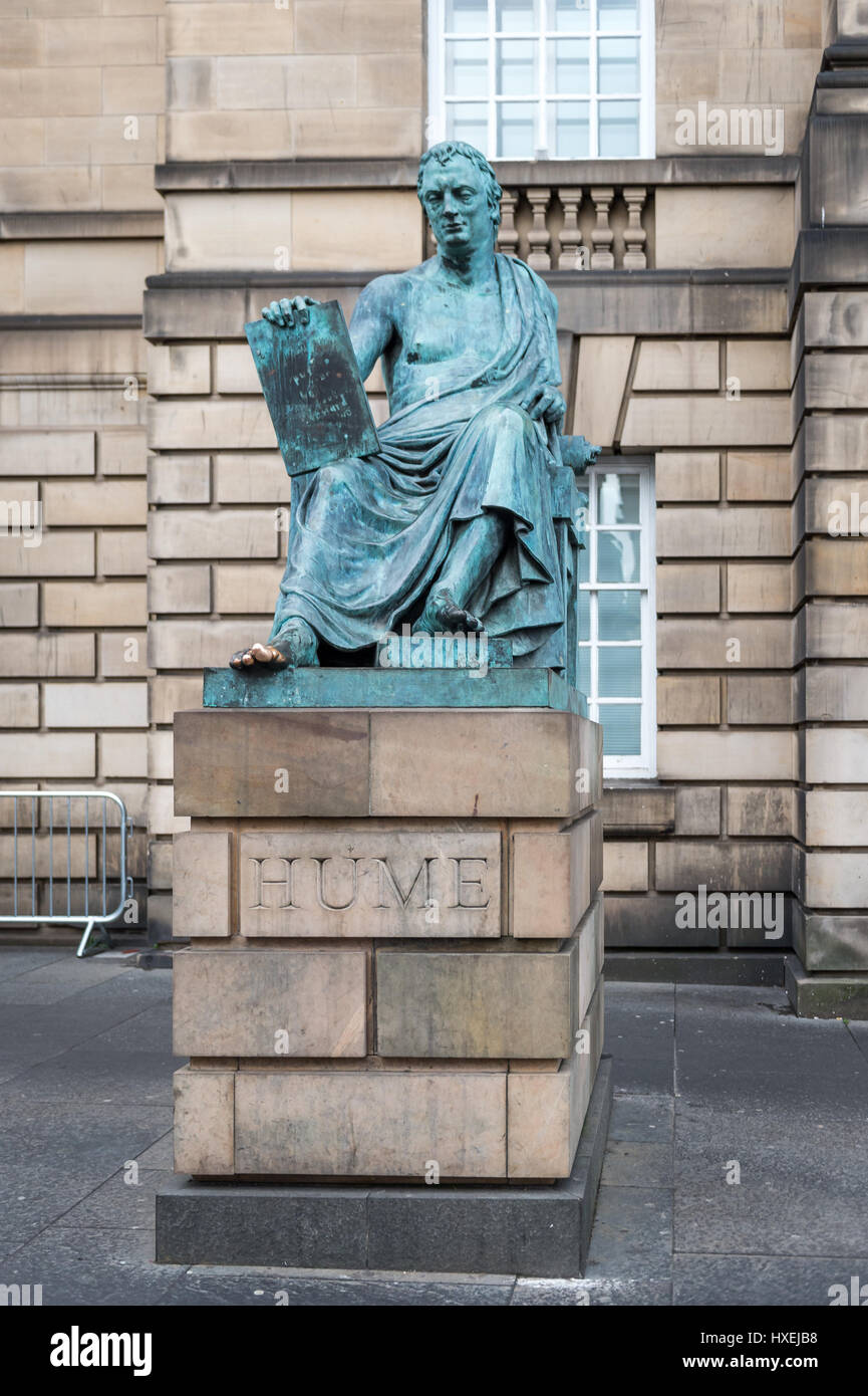 Edinburgh, Schottland - 30. Dezember 2016: David Hume-Statue auf der Royal Mile in Edinburgh, Scotland, UK Stockfoto