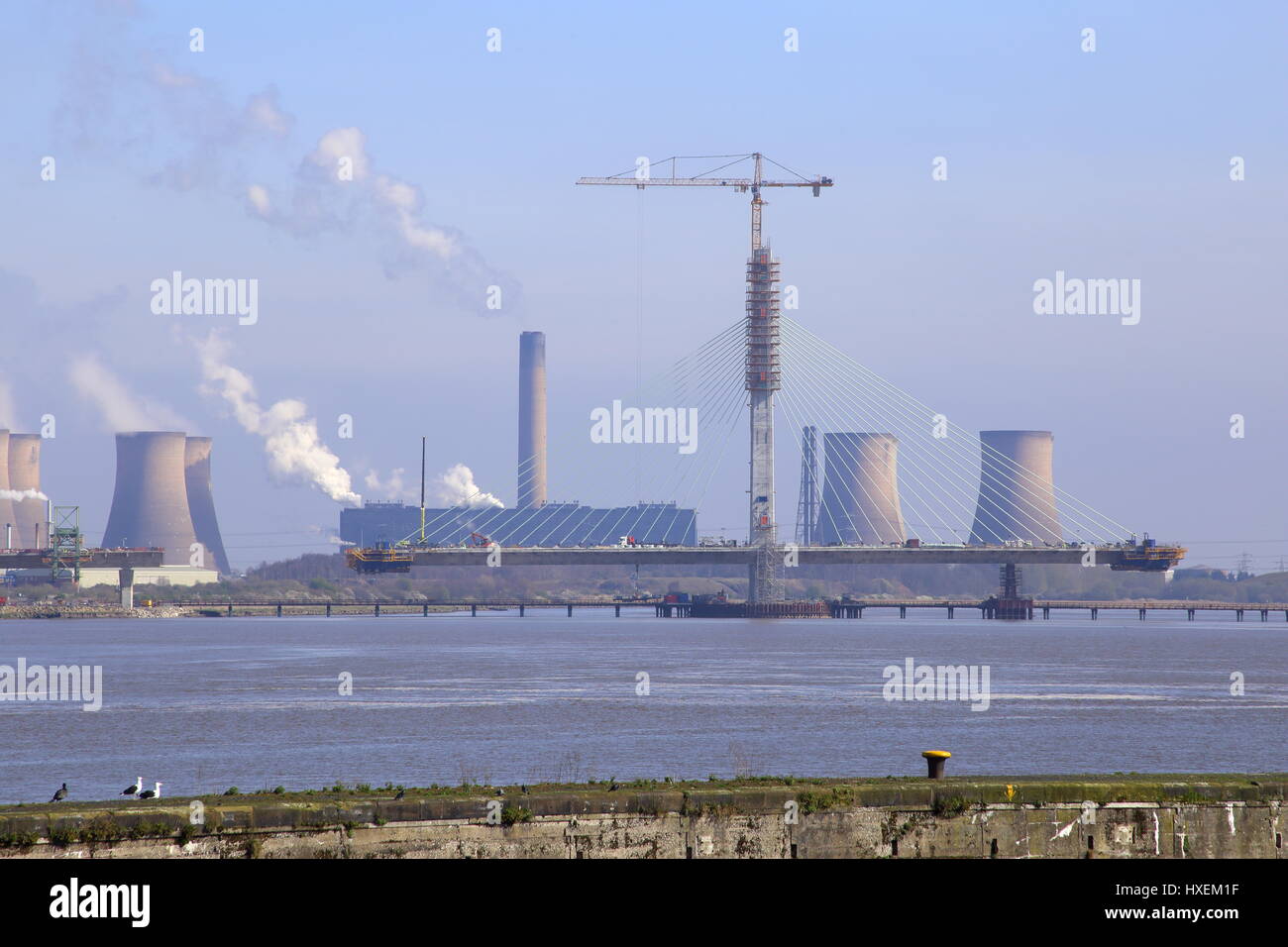 Mersey Gateway Suspension Bridge im Bau. Stockfoto