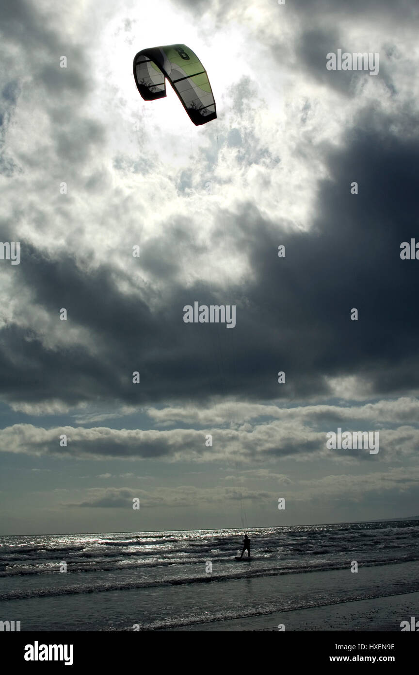 Kite-Surfen, Tyrella Strand, Nordirland Stockfoto