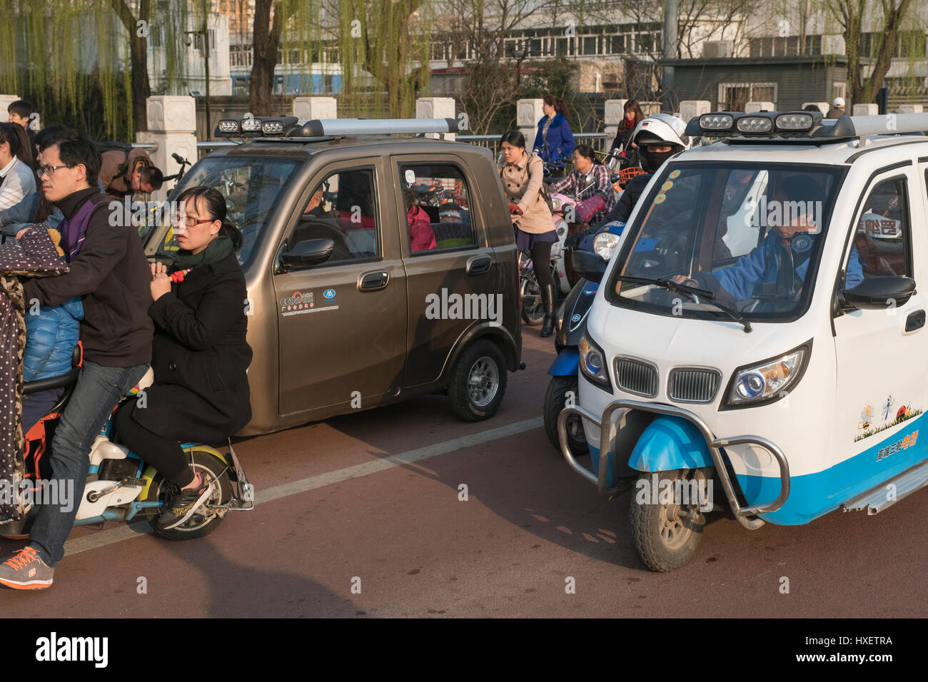 Nicht lizenzierte Mini-Elektro-Autos in Peking, China. 28. März 2017 Stockfoto