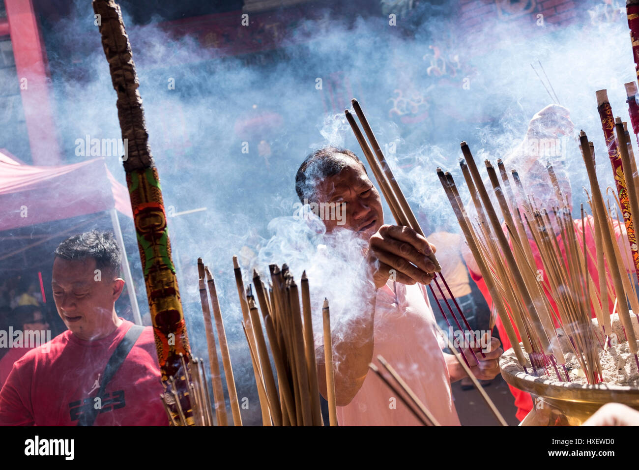 Ethnische Chinesen Guan Di Tempel zum chinesischen Neujahr in Kuala Lumpur, Malaysia Stockfoto