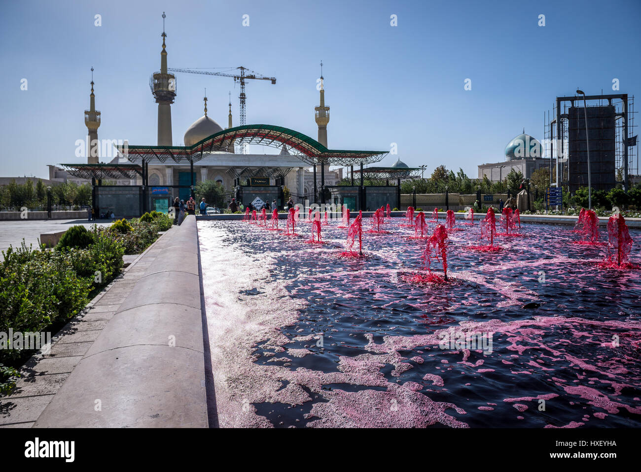 Rote Brunnen vor Mausoleum von Ayatollah Khomeini, befindet sich das Grab des Ruhollah Khomeini und seine Familie in Teheran, Hauptstadt von Iran Stockfoto