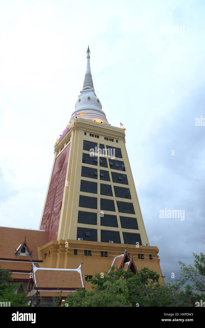Der Turm des Tempels Wat Dhammamongkol in Bangkok, Thailand. Stockfoto