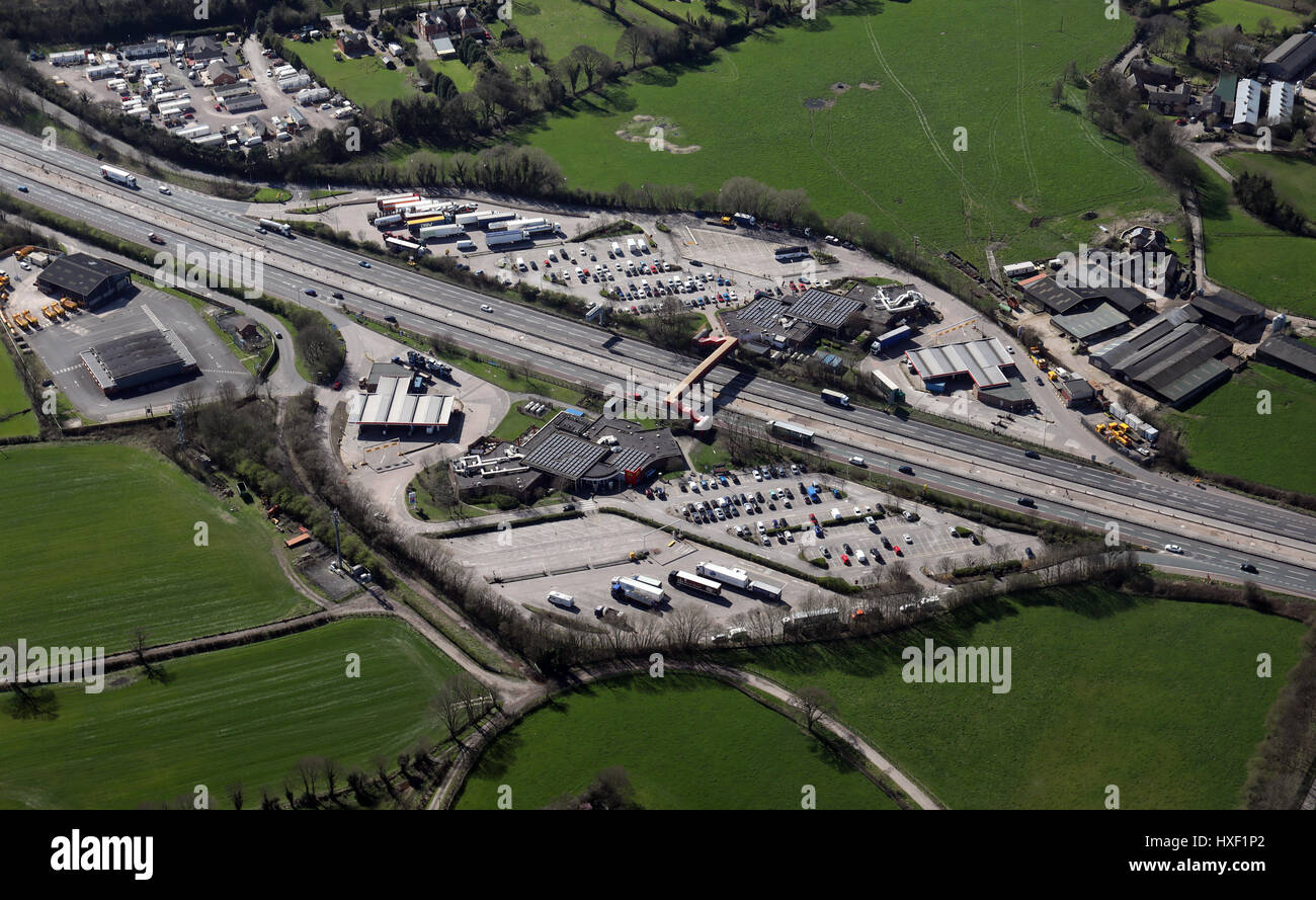 Luftaufnahme von Sandbach Services, M6, Cheshire, UK Stockfoto
