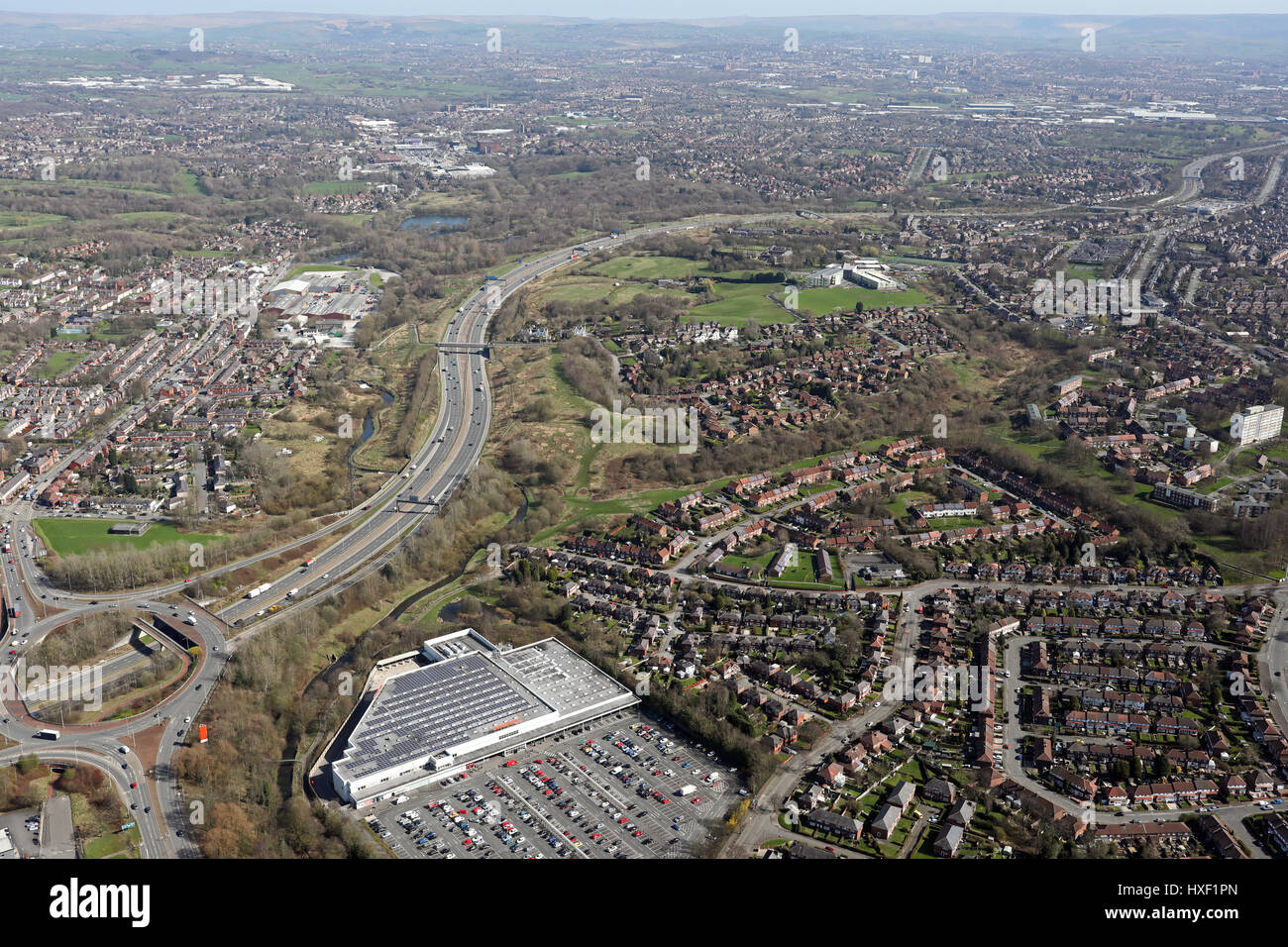 Luftaufnahme der Autobahn M60 in Manchester bei Heaton Park, UK Stockfoto