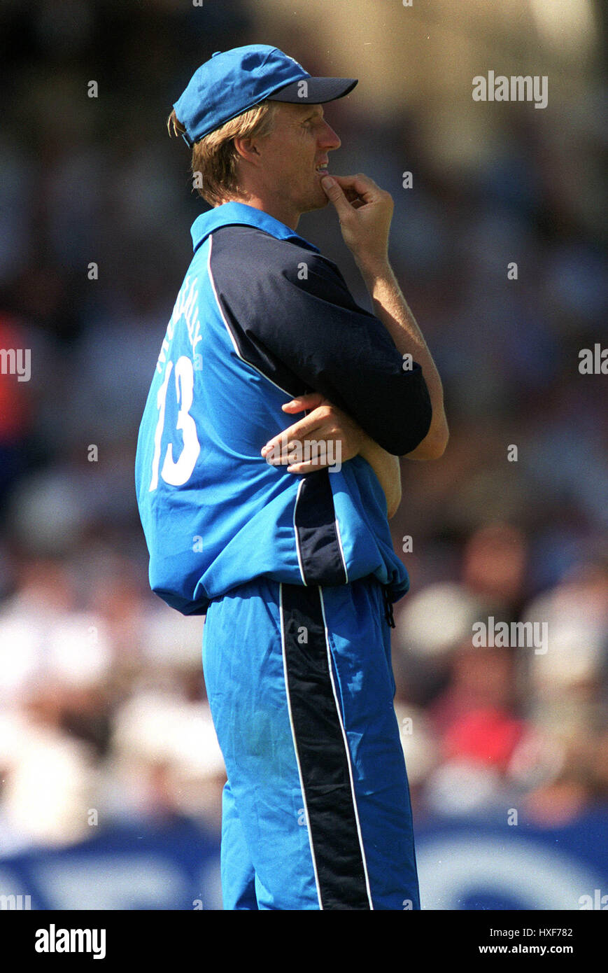 ALAN MULLALLY ENGLAND & LEICESTERSHIRE CCC die ovale LONDON ENGLAND 21. Juni 2001 Stockfoto