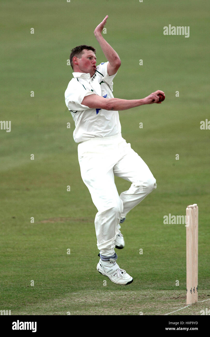 ANDREW HARRIS NOTTINGHAMSHIRE CCC TRENT BRIDGE NOTTINGHAM 28. April 2002 Stockfoto