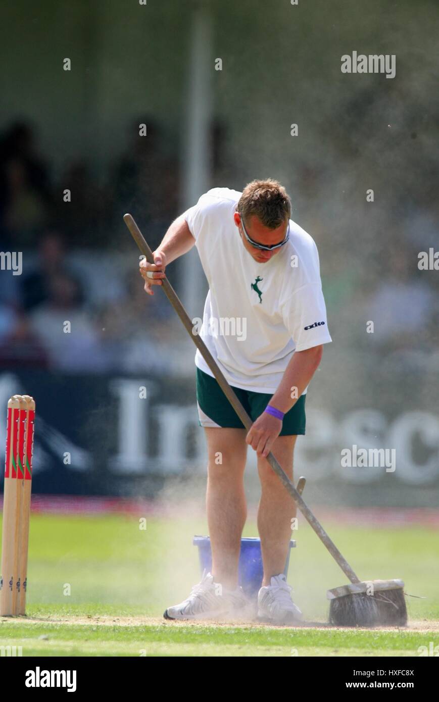 PLATZWART Reparaturen Falte TRENT BRIDGE NOTTINGHAM TRENT BRIDGE NOTTINGHAM ENGLAND 2. Juni 2006 Stockfoto