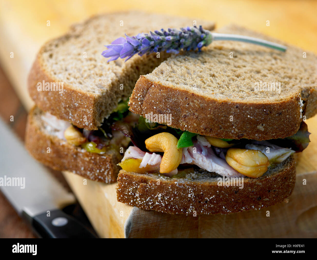 Huhn und Cashew-Nuss-sandwich Stockfoto