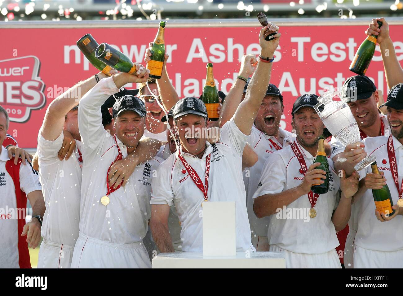 ANDREW STRAUSS & ENGLAND 2009 Asche Gewinner der BRIT OVAL LONDON ENGLAND 23. August 2009 Stockfoto