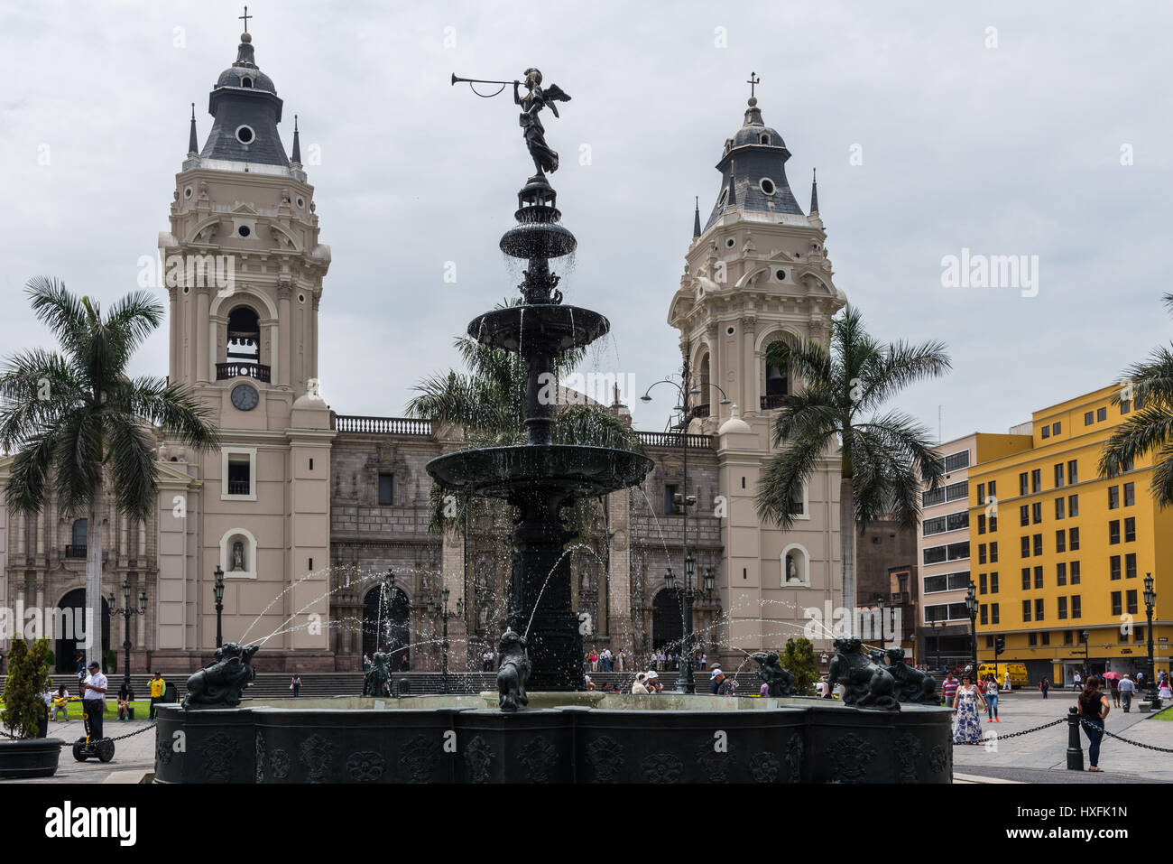Wasser-Brunnen an der Plaza Mayor, Altstadt. Lima, Peru. Stockfoto