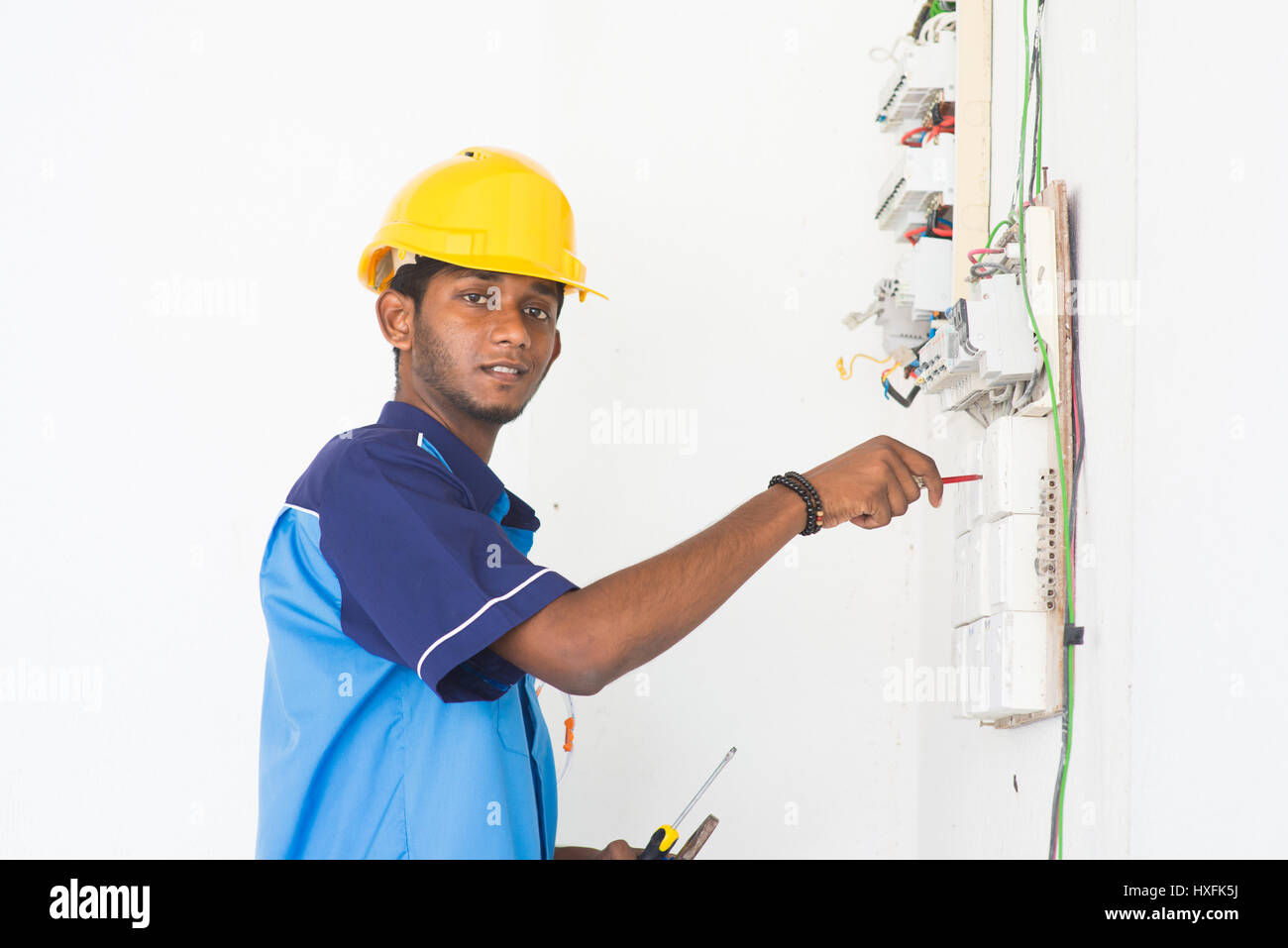 indische männliche Elektriker Stockfoto