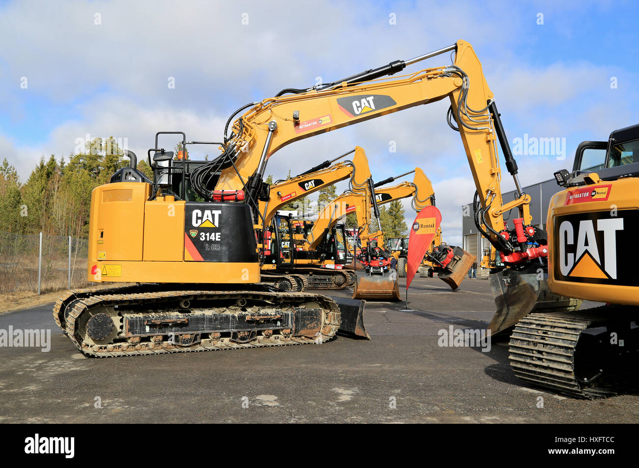 LIETO, Finnland - 25. März 2017: 314E L CR Bagger zusammen mit anderen Cat Baumaschinen bei der öffentlichen Veranstaltung der Konekaupan Villi Länsi Ma gesehen Stockfoto