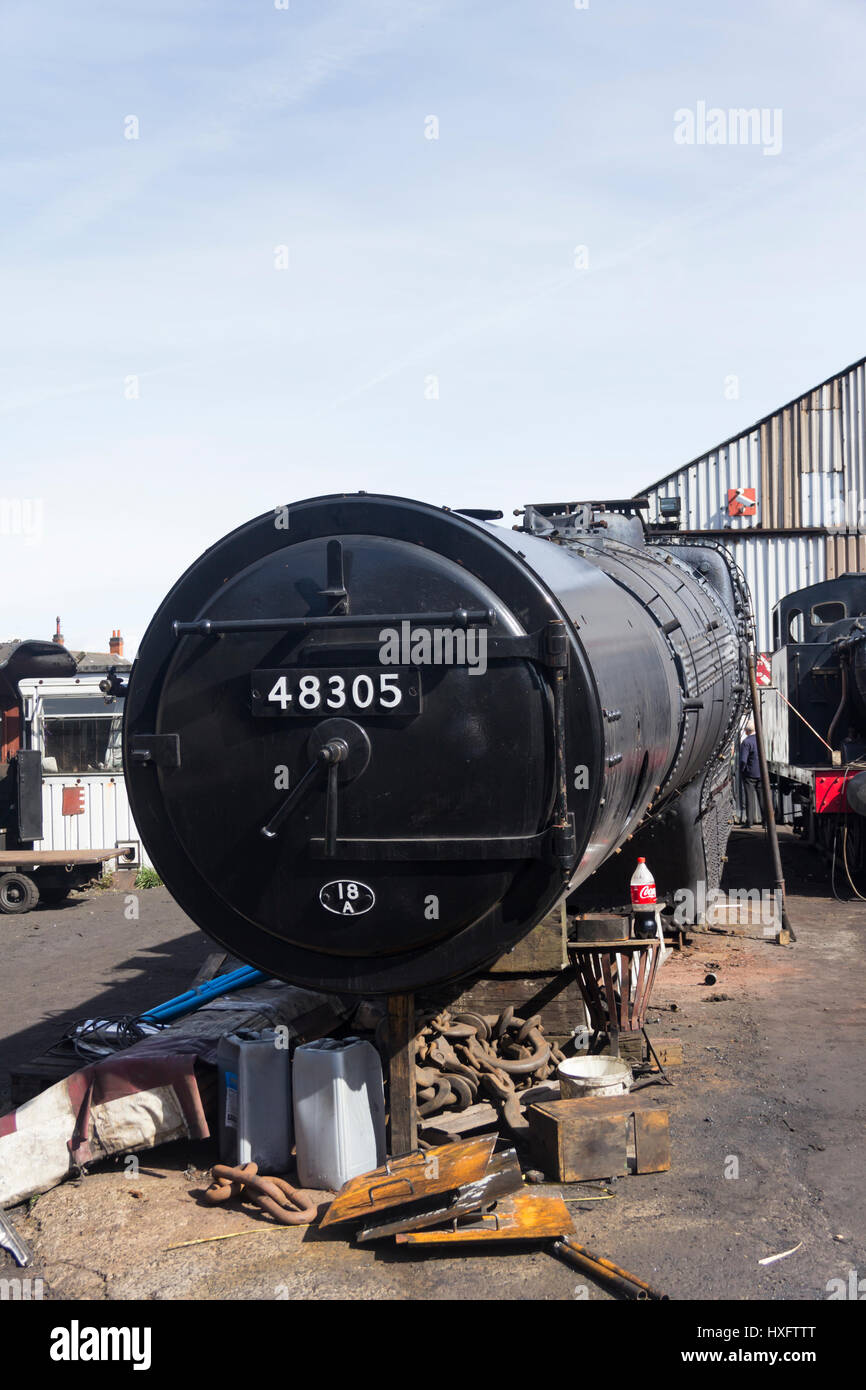 Die Kessel und Feuerraum Abschnitt der Klasse 8F Dampfmaschine 48305 durchläuft eine Generalüberholung des Motors Schuppen von der Great Central Railway. Stockfoto