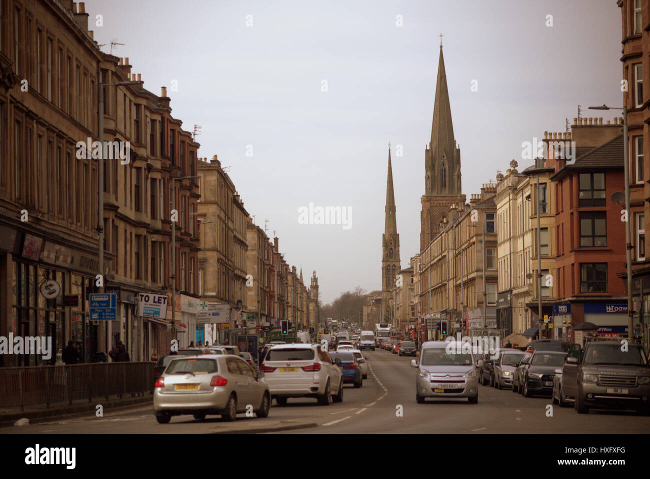 Verkehr auf Great Western Road Glasgow Stockfoto