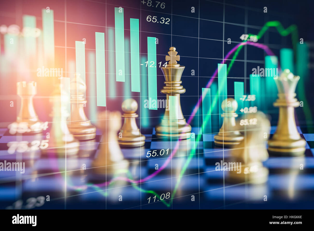 Planspiel auf digitale Börse Finanz- und Schach-Hintergrund. Digitale Wirtschaft und Börse finanzielle auf LED. Doppelte Belichtung Schach busine Stockfoto