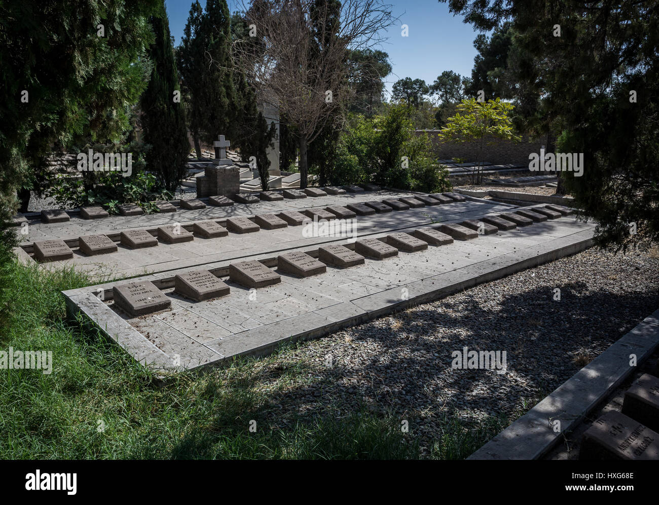 Gräber im polnischen Teil des Doulab Friedhof in Teheran, wichtigste und größte Ort der Bestattung der polnischen Flüchtlinge im Iran in der Zeit des 2. Weltkrieges Stockfoto