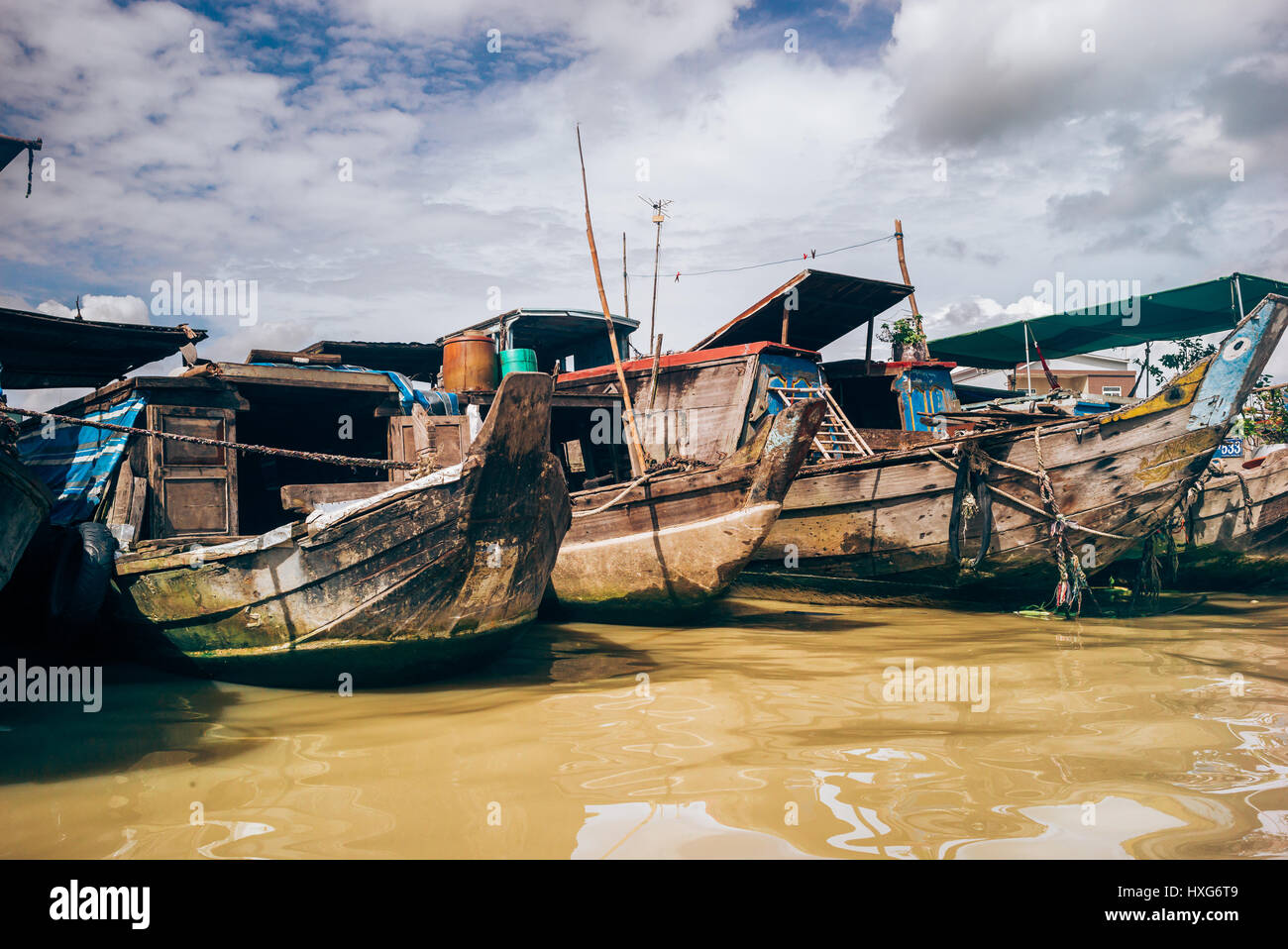 Typische vietnamesische schwimmenden Markt Boote entlang des Mekong Stockfoto