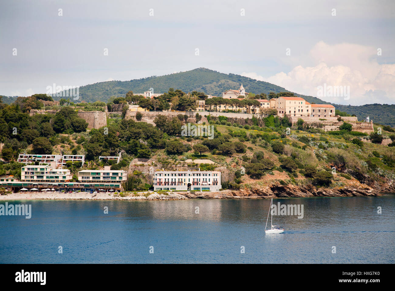 Europa, Italien, Toskana, Insel Elba, Porto Azzurro Dorf mit San Giacono Festung Stockfoto