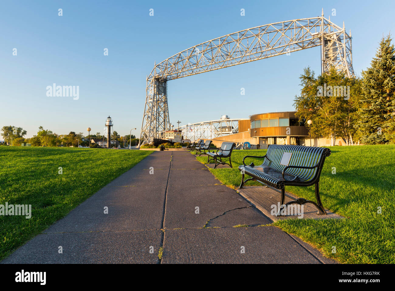 Pfad zur Hubbrücke im Canal Park Stockfoto