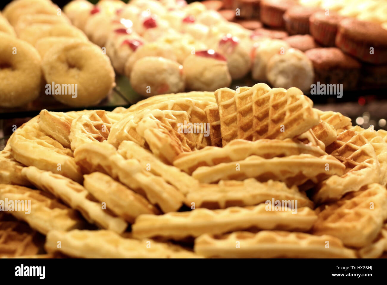 belgische Waffelbäckerei für das Frühstück am Büffet Stockfoto