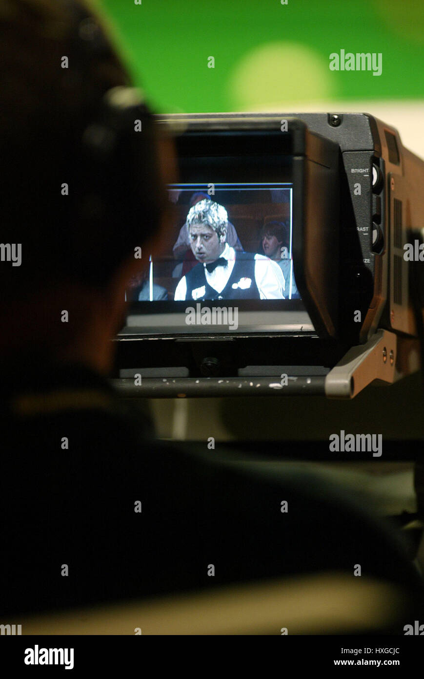 MATTHEW STEVENS auf TV MONITER EMBASSY WORLD SNOOKER Tiegel SHEFFIELD ENGLAND 22. April 2003 Stockfoto