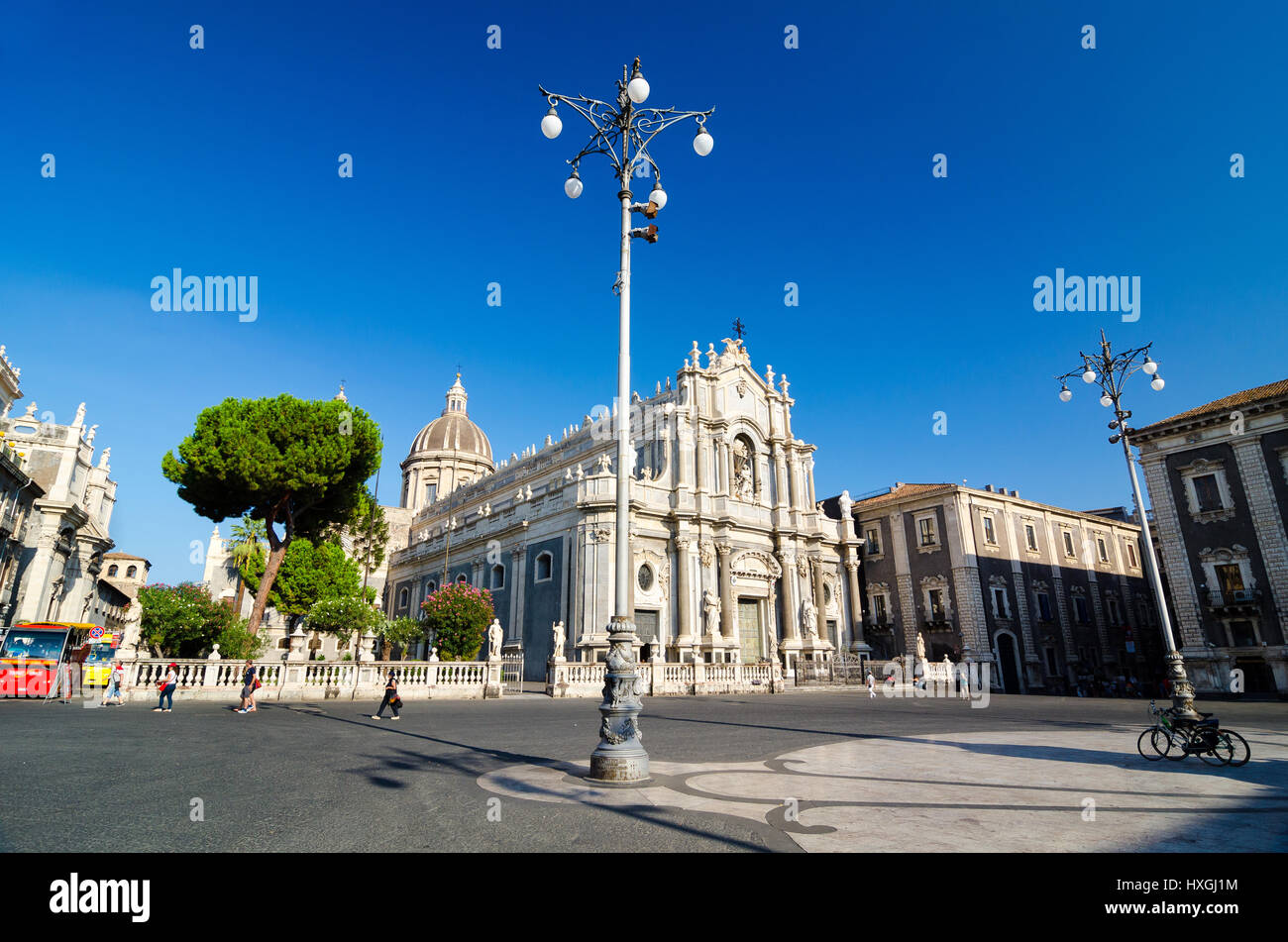 Piazza Duomo oder Domplatz mit der Kathedrale von Santa Agatha - Catania Duomo in Catania, Sizilien, Italien Stockfoto