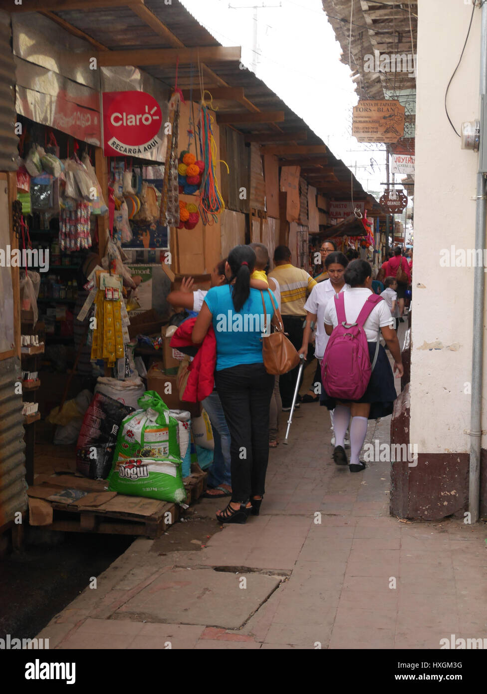 Straßenmarkt in Nicaragua, Leon. Bunte Produkte, die Menschen und Kultur Stockfoto