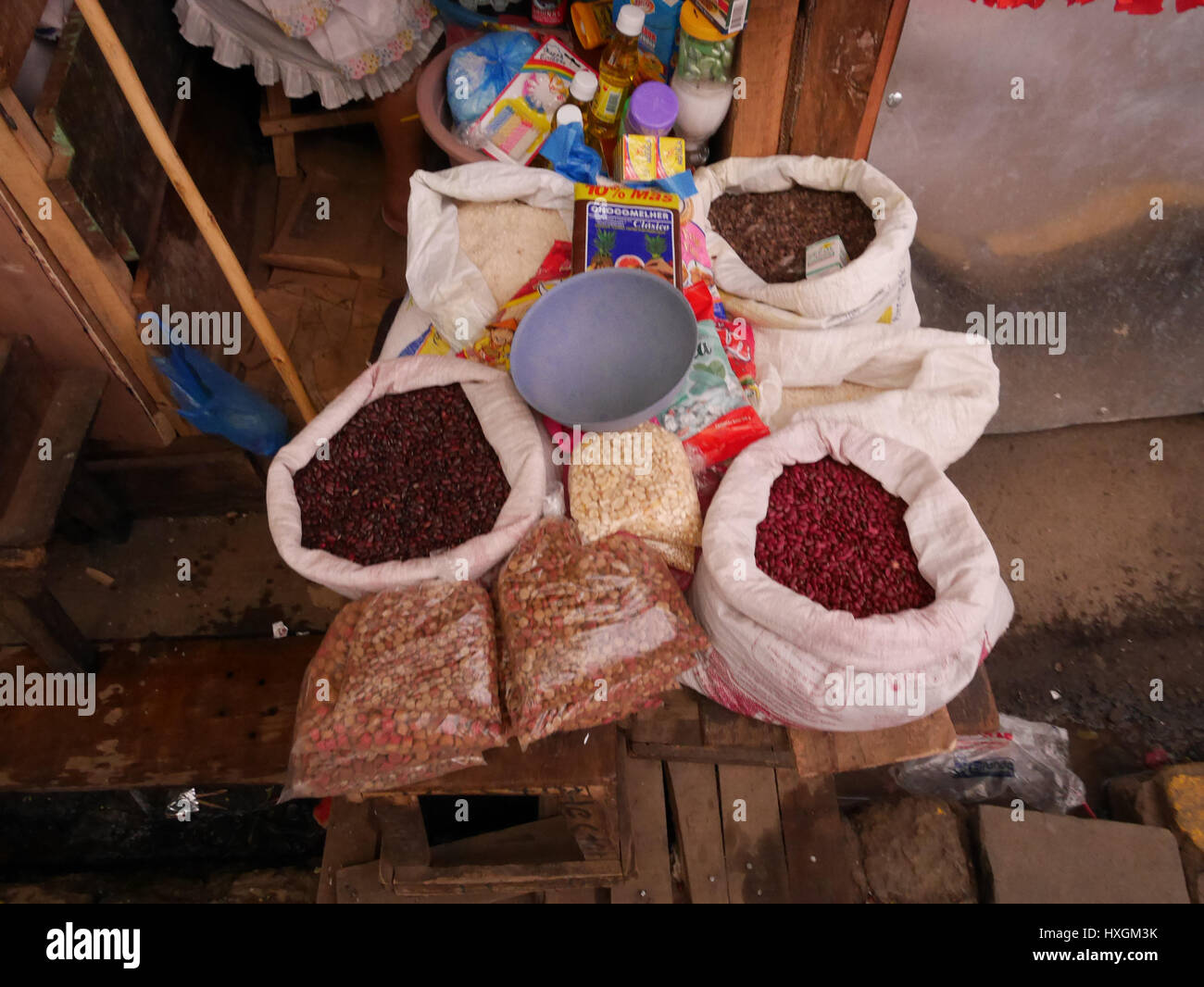 Straßenmarkt in Nicaragua, Leon. Bunte Produkte, die Menschen und Kultur Stockfoto