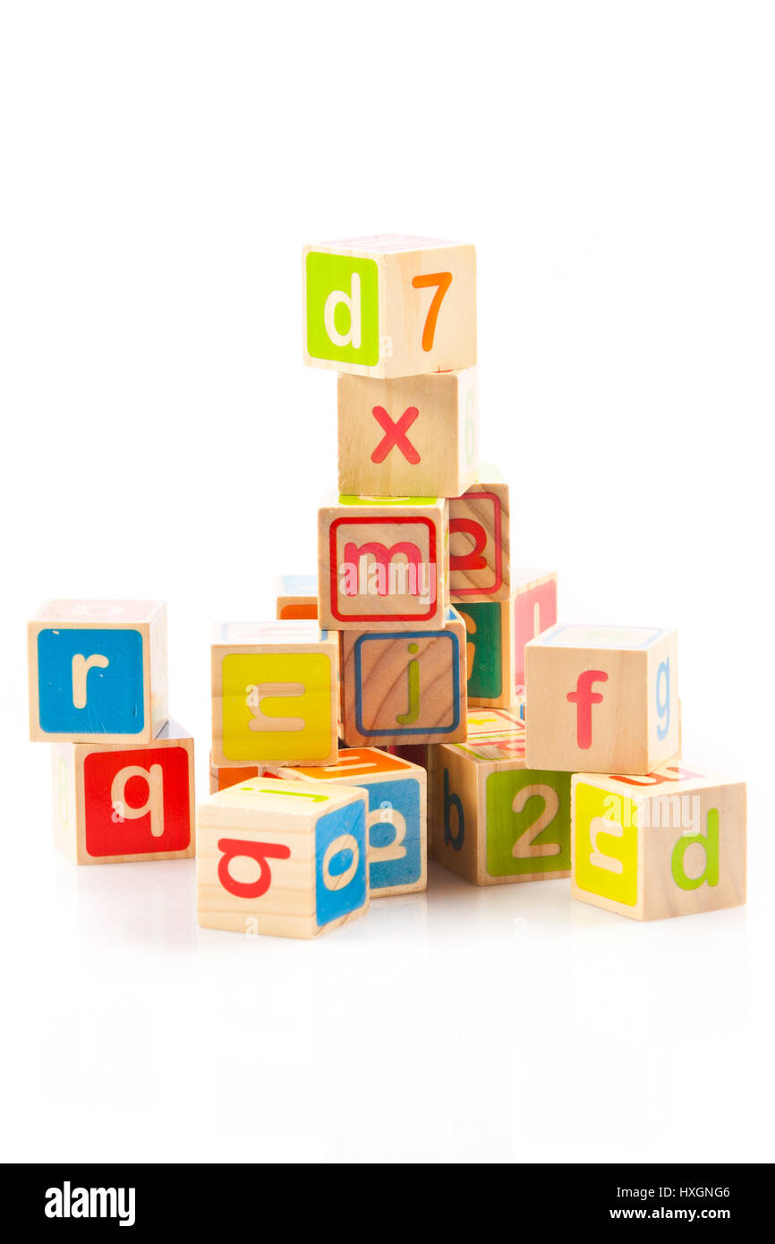 Holzspielzeug-Würfel mit Buchstaben. Hölzerne Alphabet Blöcke. Stockfoto