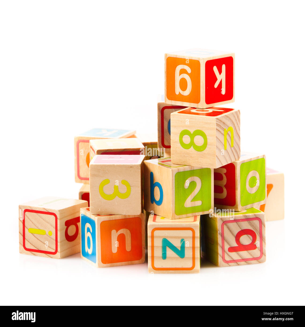 Holzspielzeug-Würfel mit Buchstaben. Hölzerne Alphabet Blöcke. Stockfoto