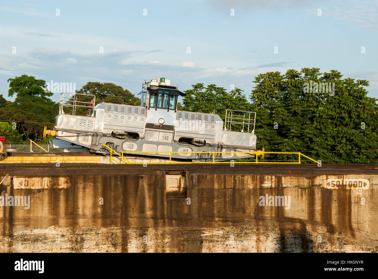 Panamakanal - Gatun Schleusen an einem bewölkten Sommertag Stockfoto