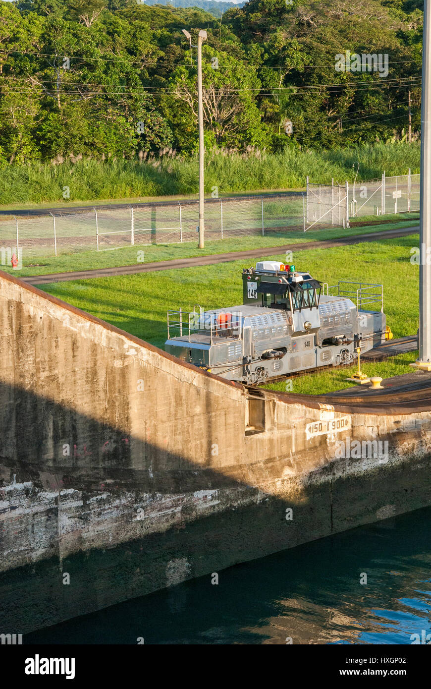 Panamakanal - Gatun Schleusen an einem bewölkten Sommertag Stockfoto