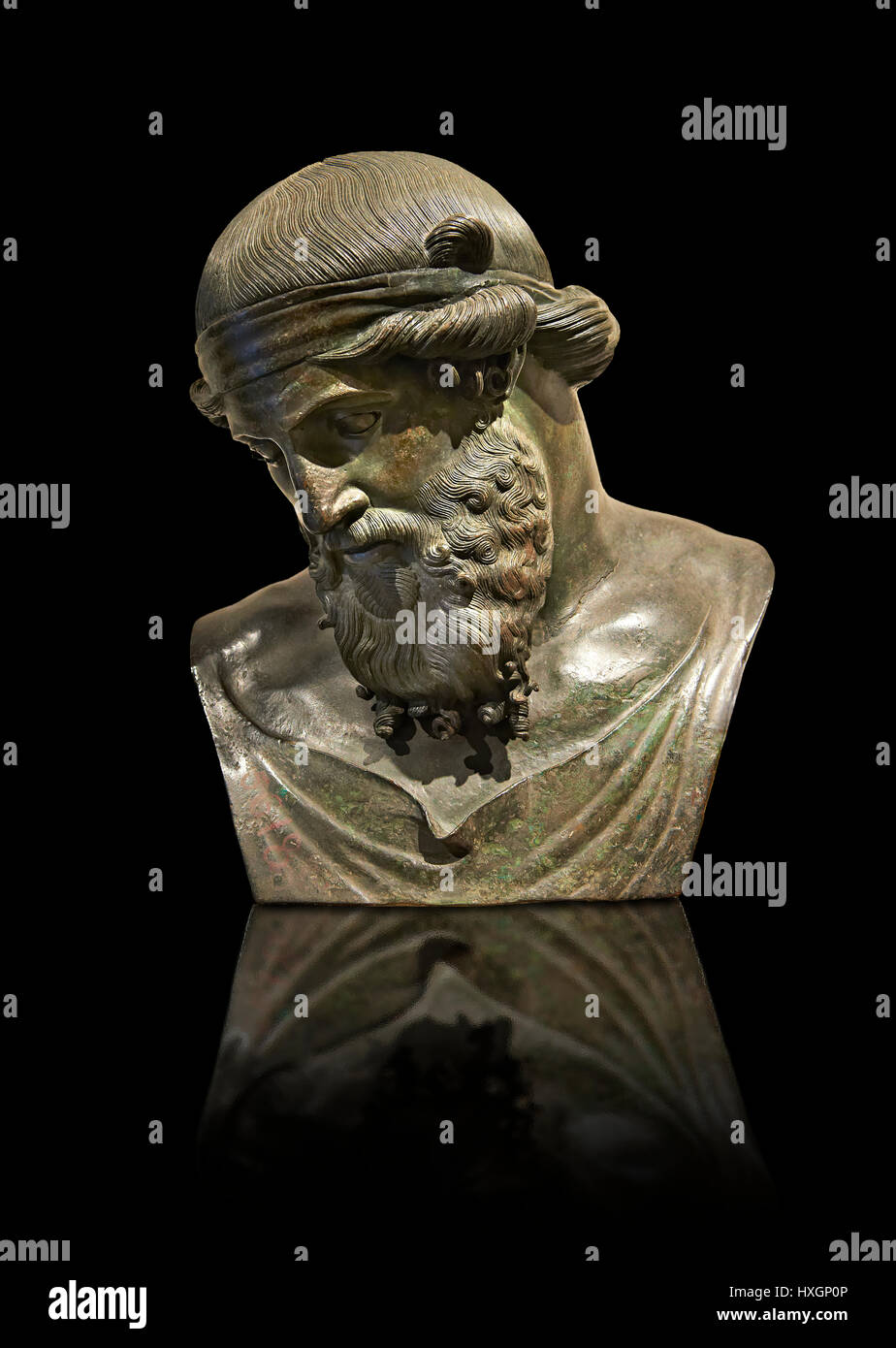 Römische Bronze-Skulptur des Dionysos, National Museum of Archaeology, Neapel, schwarzer Hintergrund Stockfoto