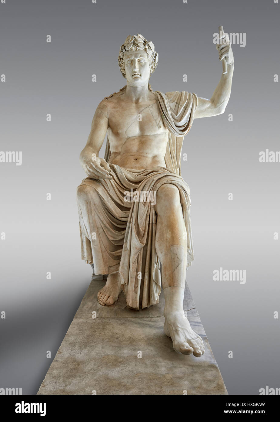 Römische sitzende Kolossalstatue des Kaiser Augustus, späten 1. B.C, Inv 6040, Archäologisches Nationalmuseum Neapel grauen Hintergrund Stockfoto