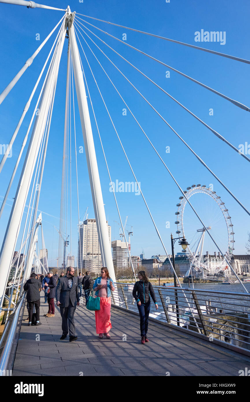 Menschen im Golden Jubilee Bridges, London England Vereinigtes Königreich UK Stockfoto