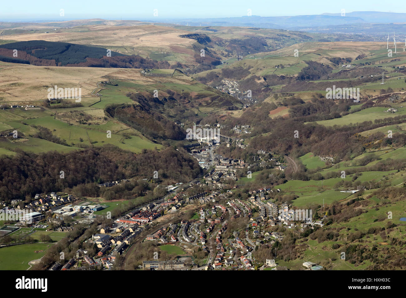 Luftaufnahme, Blick nach Norden vom Todmorden, Cornholme, Yorkshire, Großbritannien Stockfoto