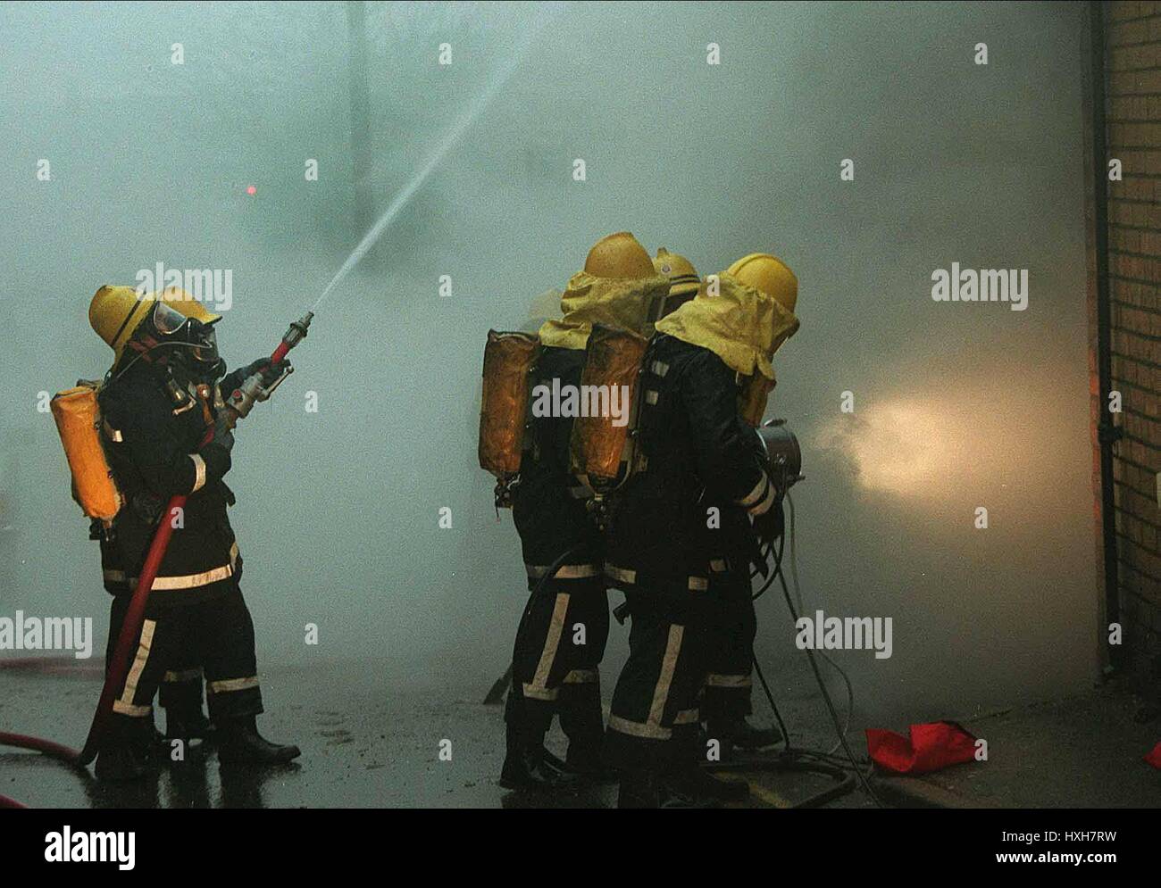 Feuerwehrleute löschen Feuer Feuer am RAMSHILL Feuer am RAMSHILL 5. Januar 1995 Stockfoto