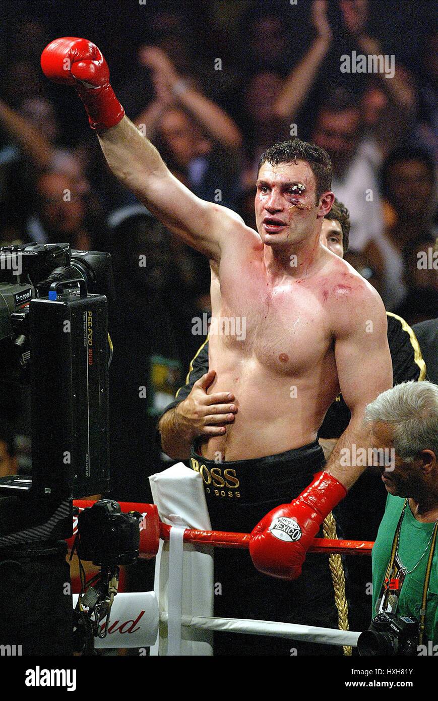 VITALI KLITSCHKO LEWIS V KLITSCHKO STAPLES Center LOS ANGELES USA 21. Juni 2003 Stockfoto