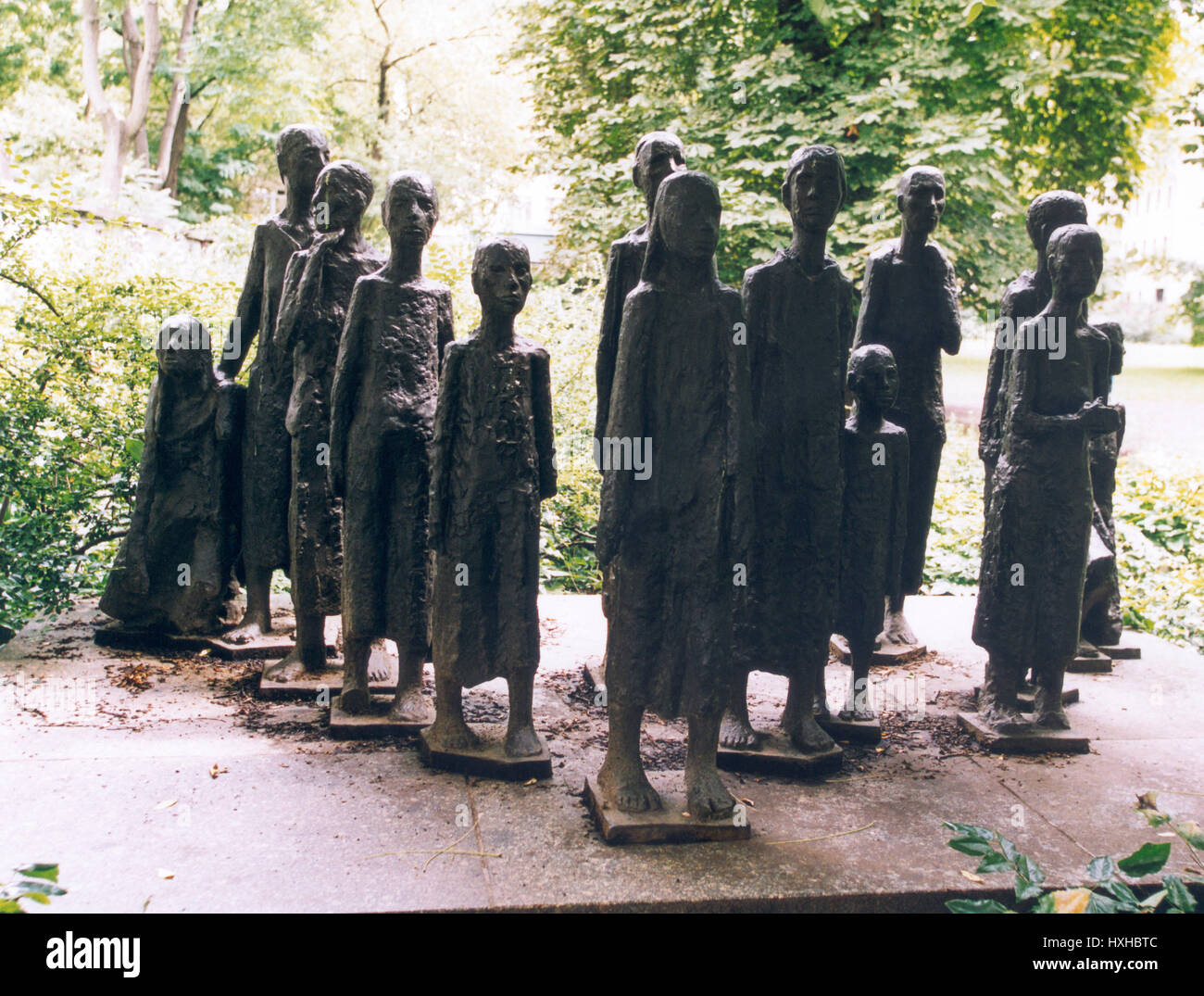 BERLIN-Denkmal mit Skulpturen von den Juden, die aus Berlin ins KZ Teresienstad 1942 gebracht wurden Stockfoto