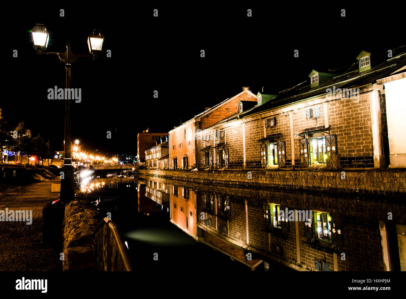 Otaru Kanal Nachtbars Blick auf der anderen Seite Stockfoto