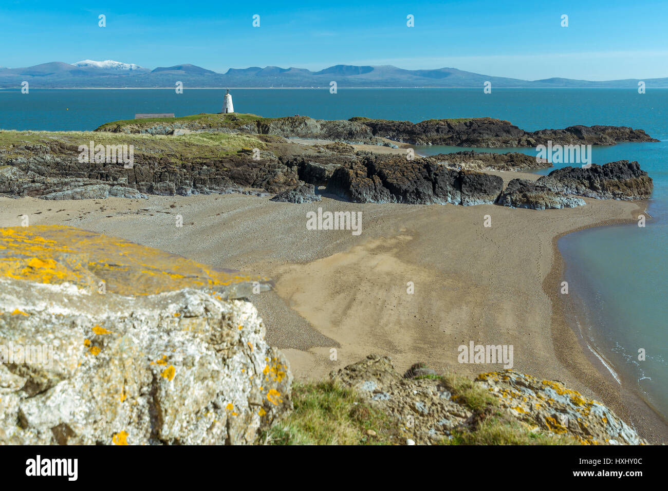 Blick auf Twr Bach Leuchtturm auf Llanddwyn Island, Anglesey Stockfoto