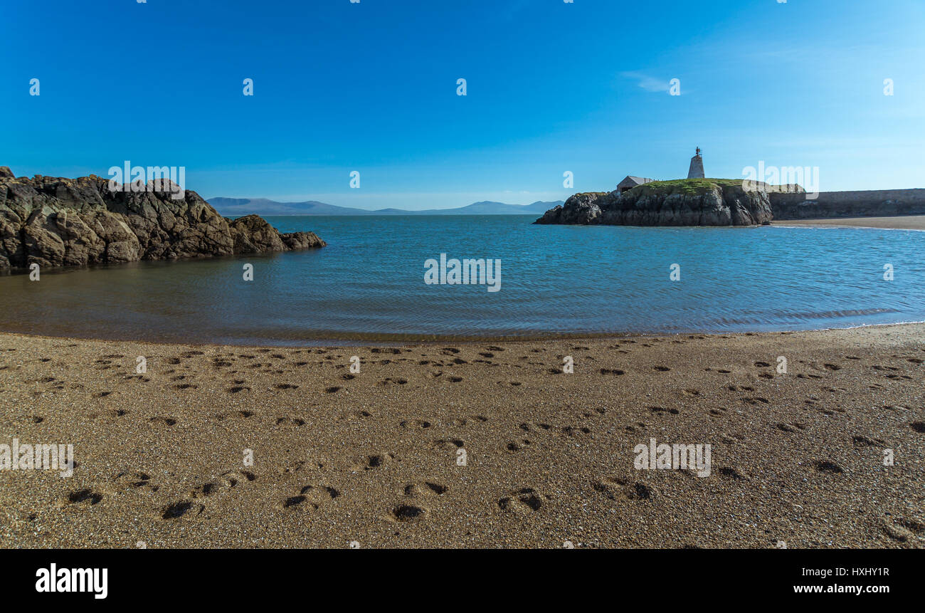 Ein Blick auf Twr Bach Leuchtturm auf Llanddwyn Island, Anglesey Stockfoto