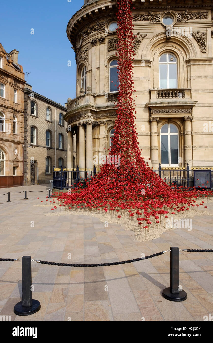 Mohnblumen weinend Fenster durch Künstler Paul Cummings & Designer Tom Piper, des ersten Weltkriegs zu gedenken Stockfoto