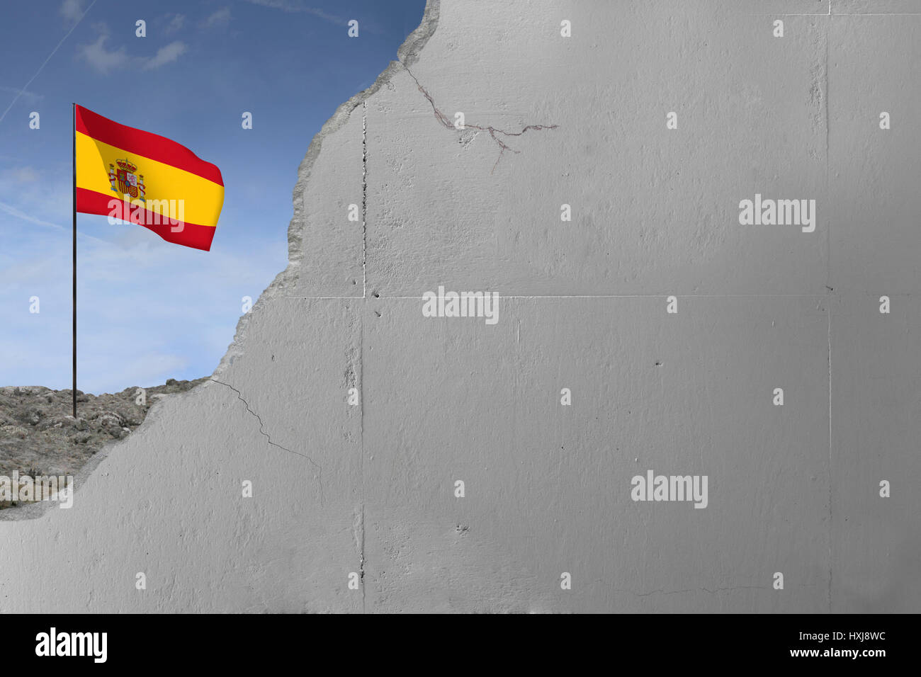 Spanische Flagge hinter einer Betonwand. Stockfoto