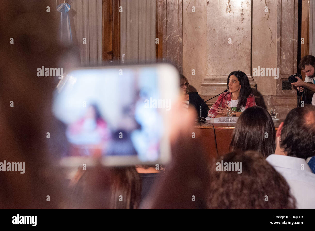 Buenos Aires, Argentinien. 28. März 2017. Plenarsitzung der Gesundheit, Wissenschaft und Technik und Haushalt und Finanzen Ausschüsse fand die Rechnung im Berichtsjahr auf medizinische und wissenschaftliche Forschung über die medizinische Verwendung von Cannabis-Pflanze und seine Derivate, zu diskutieren, die bereits eine mittlere Zulassung Stellvertreter hat. Bildnachweis: ZUMA Press, Inc./Alamy Live-Nachrichten Stockfoto