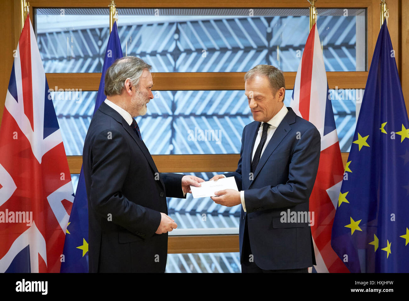 Brüssel, Belgien. 29. März 2017. Übergabe des britischen Premierministers Theresa May Benachrichtigungsschreiben (Artikel 50) durch Botschafter Tim Barrow. Bildnachweis: Leo Cavallo/Alamy Live-Nachrichten Stockfoto